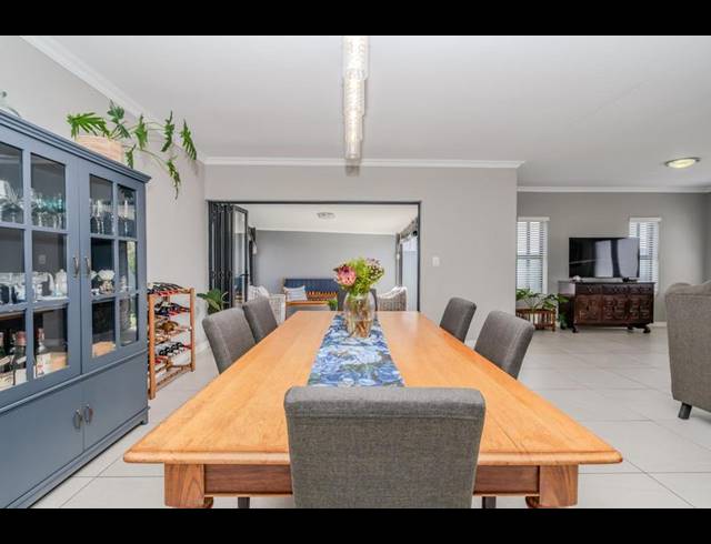 4 BEDROOM HOUSE FOR SALE IN CALYPSO BEACH